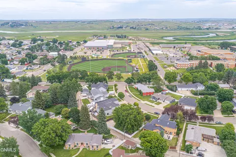 View/Area - 1613 E Hillcourt, Williston, ND 58801 photo 4 of 8