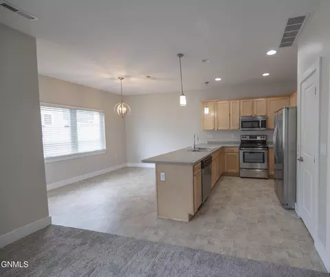 2804 27th St W, Williston, ND 58801 photo 3