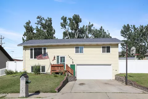 1807 8th Ave E, Williston, ND 58801 photo 4