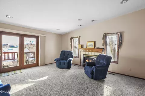 1807 8th Ave E, Williston, ND 58801 photo 6