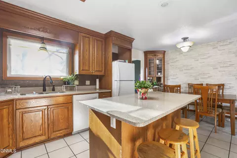 1807 8th Ave E, Williston, ND 58801 photo 8