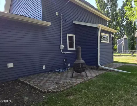 Exterior - 416 Franklin Ave, Larimore, ND 58251 photo 6 of 8