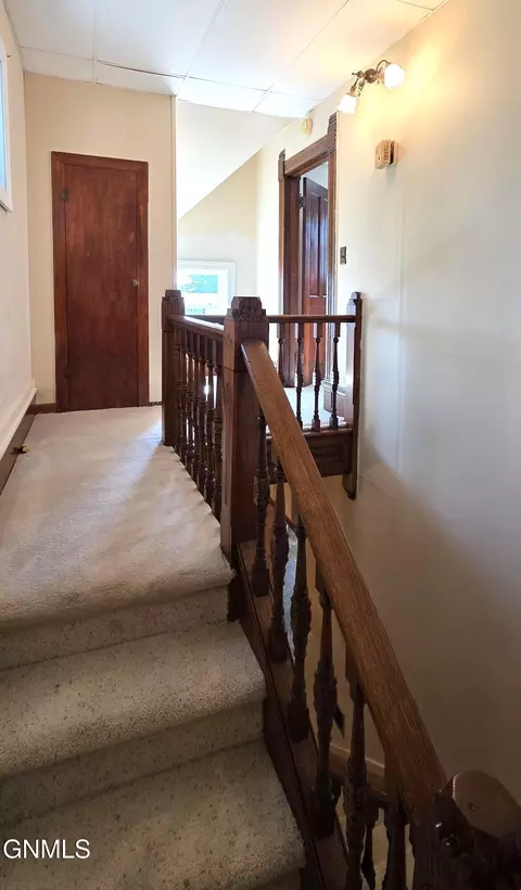 Entry Way - 416 Franklin Ave, Larimore, ND 58251 photo 3 of 5