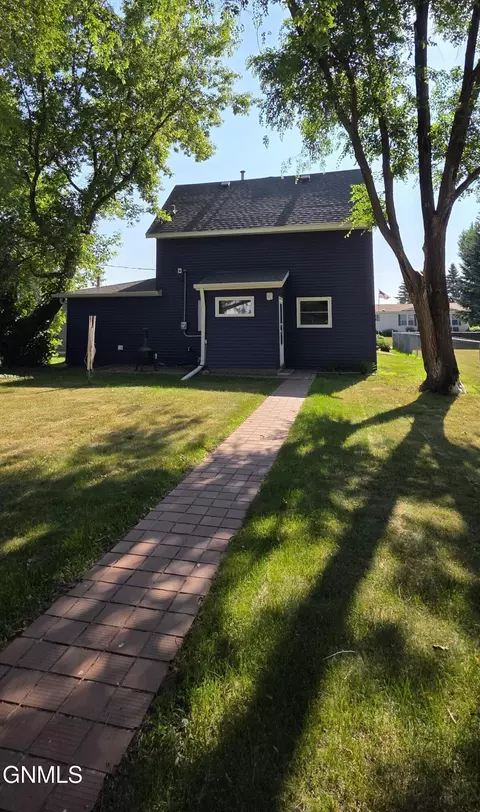 Exterior - 416 Franklin Ave, Larimore, ND 58251 photo 7 of 8
