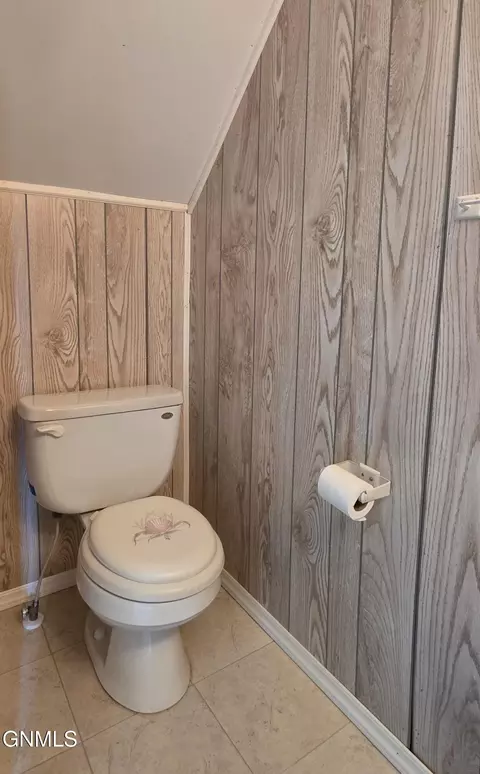 Bath - 416 Franklin Ave, Larimore, ND 58251 photo 5 of 5