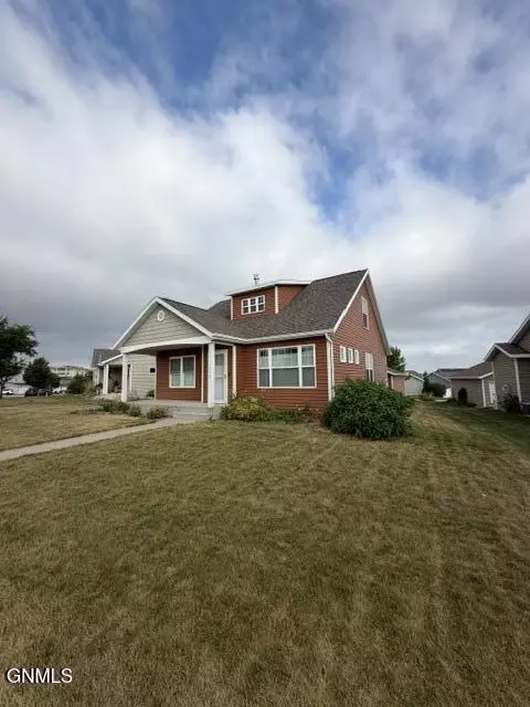 1018 Bremner Ave, Bismarck, ND 58503