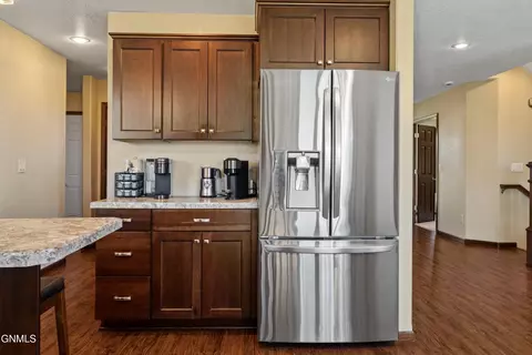 Kitchen - 2818 Hogan Dr, Bismarck, ND 58503 photo 4 of 5