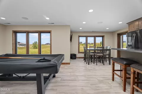 Dining - 2818 Hogan Dr, Bismarck, ND 58503 photo 7 of 8