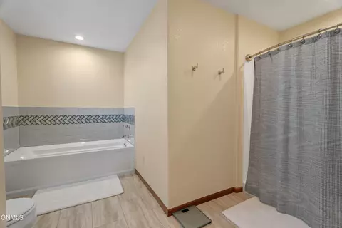 Bath - 2818 Hogan Dr, Bismarck, ND 58503 photo 3 of 6
