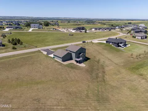 View/Area - 2818 Hogan Dr, Bismarck, ND 58503 photo 3 of 3