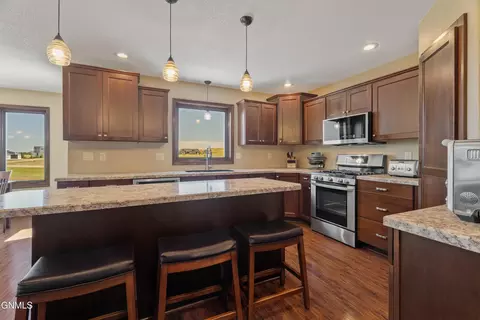 Kitchen - 2818 Hogan Dr, Bismarck, ND 58503 photo 3 of 5