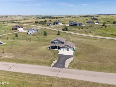 View/Area - 2818 Hogan Dr, Bismarck, ND 58503 photo 1 of 3
