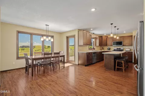 Dining - 2818 Hogan Dr, Bismarck, ND 58503 photo 1 of 8