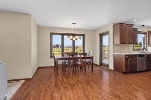 Dining - 2818 Hogan Dr, Bismarck, ND 58503 photo 2 of 8