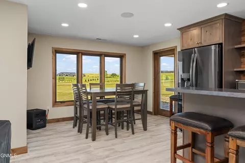 Dining - 2818 Hogan Dr, Bismarck, ND 58503 photo 5 of 8