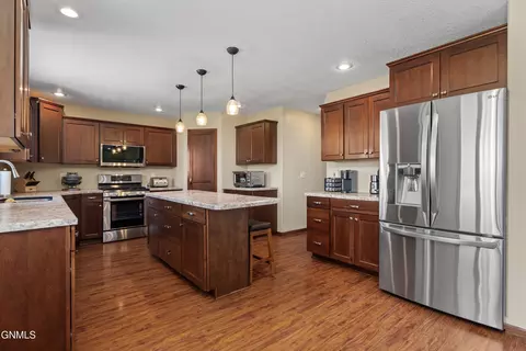 Kitchen - 2818 Hogan Dr, Bismarck, ND 58503 photo 2 of 5