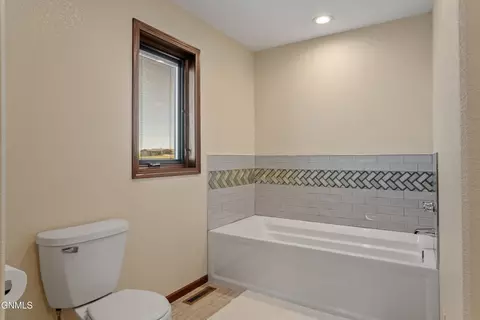 Bath - 2818 Hogan Dr, Bismarck, ND 58503 photo 2 of 6