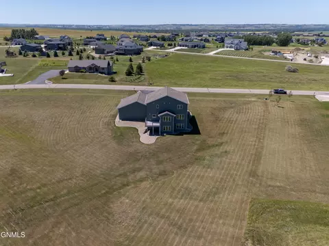 View/Area - 2818 Hogan Dr, Bismarck, ND 58503 photo 2 of 3