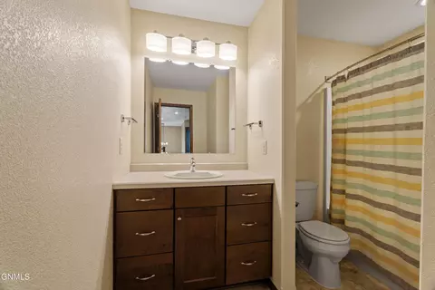 Bath - 2818 Hogan Dr, Bismarck, ND 58503 photo 5 of 6