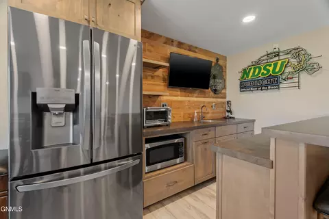 Other - 2818 Hogan Dr, Bismarck, ND 58503 photo 3 of 17