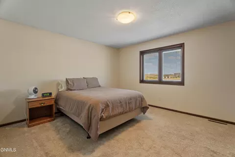 Bedroom - 2818 Hogan Dr, Bismarck, ND 58503 photo 2 of 6