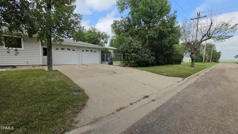Exterior - 102 Robinson St, Grenora, ND 58845 photo 2 of 5
