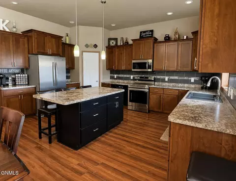 Kitchen - 4905 Cornice Dr, Bismarck, ND 58503 photo 1 of 10