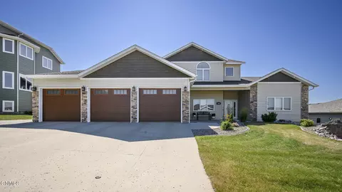 Exterior - 4905 Cornice Dr, Bismarck, ND 58503 photo 5 of 5