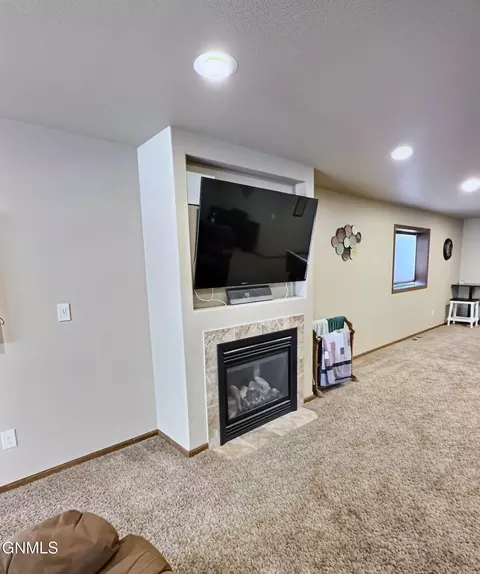 Living - 4905 Cornice Dr, Bismarck, ND 58503 photo 7 of 7
