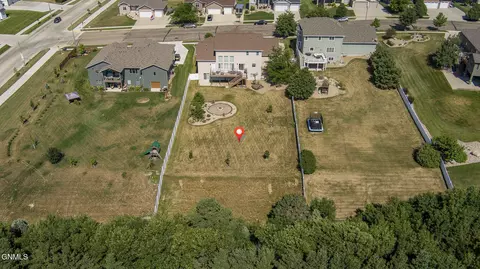 View/Area - 4905 Cornice Dr, Bismarck, ND 58503 photo 7 of 14