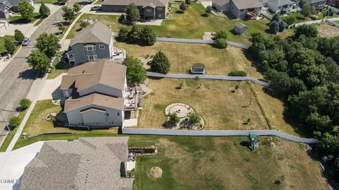 View/Area - 4905 Cornice Dr, Bismarck, ND 58503 photo 9 of 14