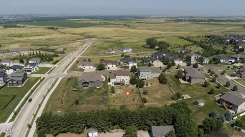 View/Area - 4905 Cornice Dr, Bismarck, ND 58503 photo 6 of 14