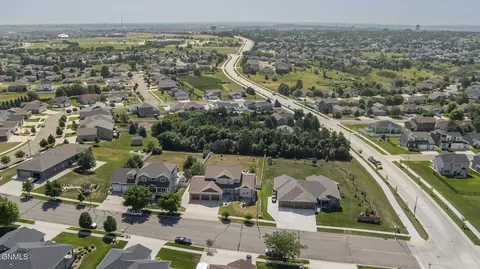 View/Area - 4905 Cornice Dr, Bismarck, ND 58503 photo 12 of 14