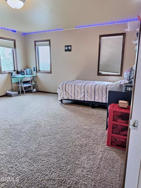 Bedroom - 4905 Cornice Dr, Bismarck, ND 58503 photo 4 of 8