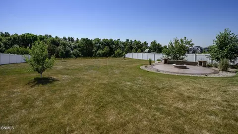 Exterior - 4905 Cornice Dr, Bismarck, ND 58503 photo 4 of 5