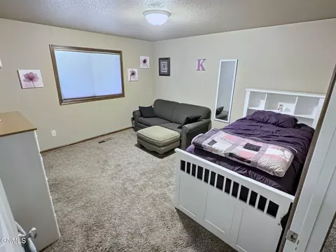 Bedroom - 4905 Cornice Dr, Bismarck, ND 58503 photo 7 of 8