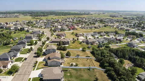 View/Area - 4905 Cornice Dr, Bismarck, ND 58503 photo 13 of 14