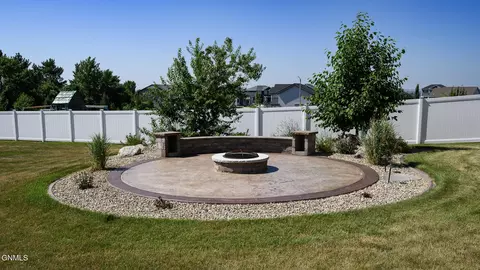Exterior - 4905 Cornice Dr, Bismarck, ND 58503 photo 2 of 5