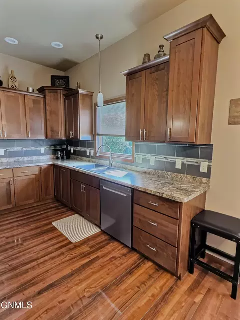 Kitchen - 4905 Cornice Dr, Bismarck, ND 58503 photo 3 of 10