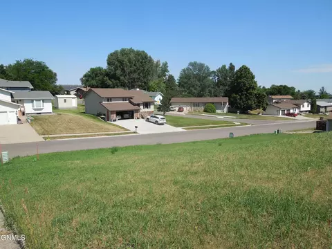 1901 Bruley Rd NW, Mandan, ND 58554 photo 3