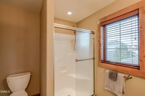 Bath - 4049 Downing St, Bismarck, ND 58504 photo 4 of 10