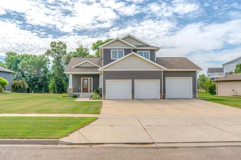 Exterior - 4049 Downing St, Bismarck, ND 58504 photo 9 of 16