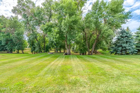 Exterior - 4049 Downing St, Bismarck, ND 58504 photo 14 of 16