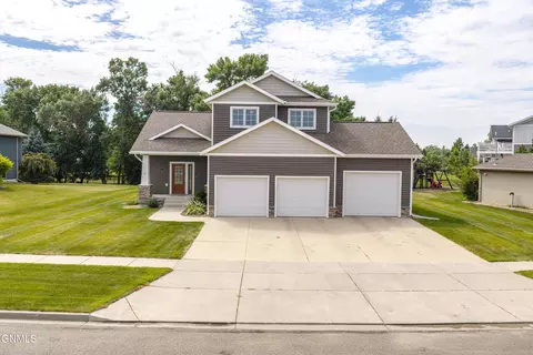 Exterior - 4049 Downing St, Bismarck, ND 58504 photo 8 of 16