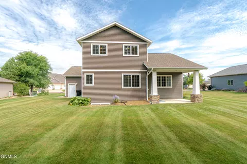 Exterior - 4049 Downing St, Bismarck, ND 58504 photo 4 of 16