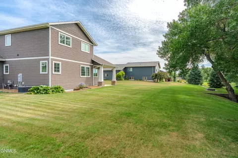 Exterior - 4049 Downing St, Bismarck, ND 58504 photo 16 of 16