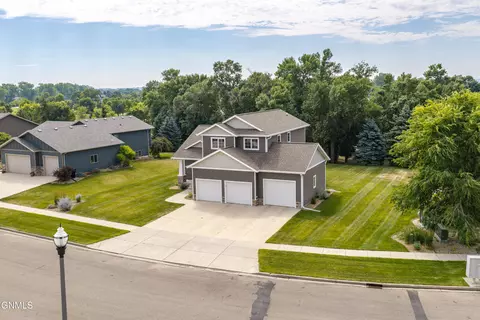 View/Area - 4049 Downing St, Bismarck, ND 58504 photo 1 of 10