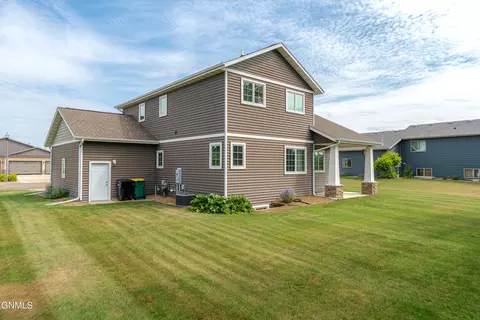 Exterior - 4049 Downing St, Bismarck, ND 58504 photo 5 of 16
