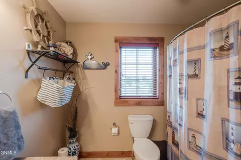Bath - 4049 Downing St, Bismarck, ND 58504 photo 7 of 10