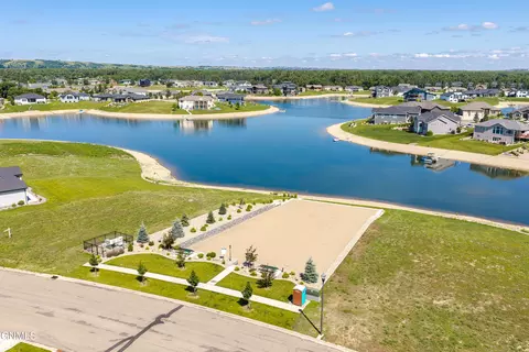 View/Area - 4049 Downing St, Bismarck, ND 58504 photo 3 of 10